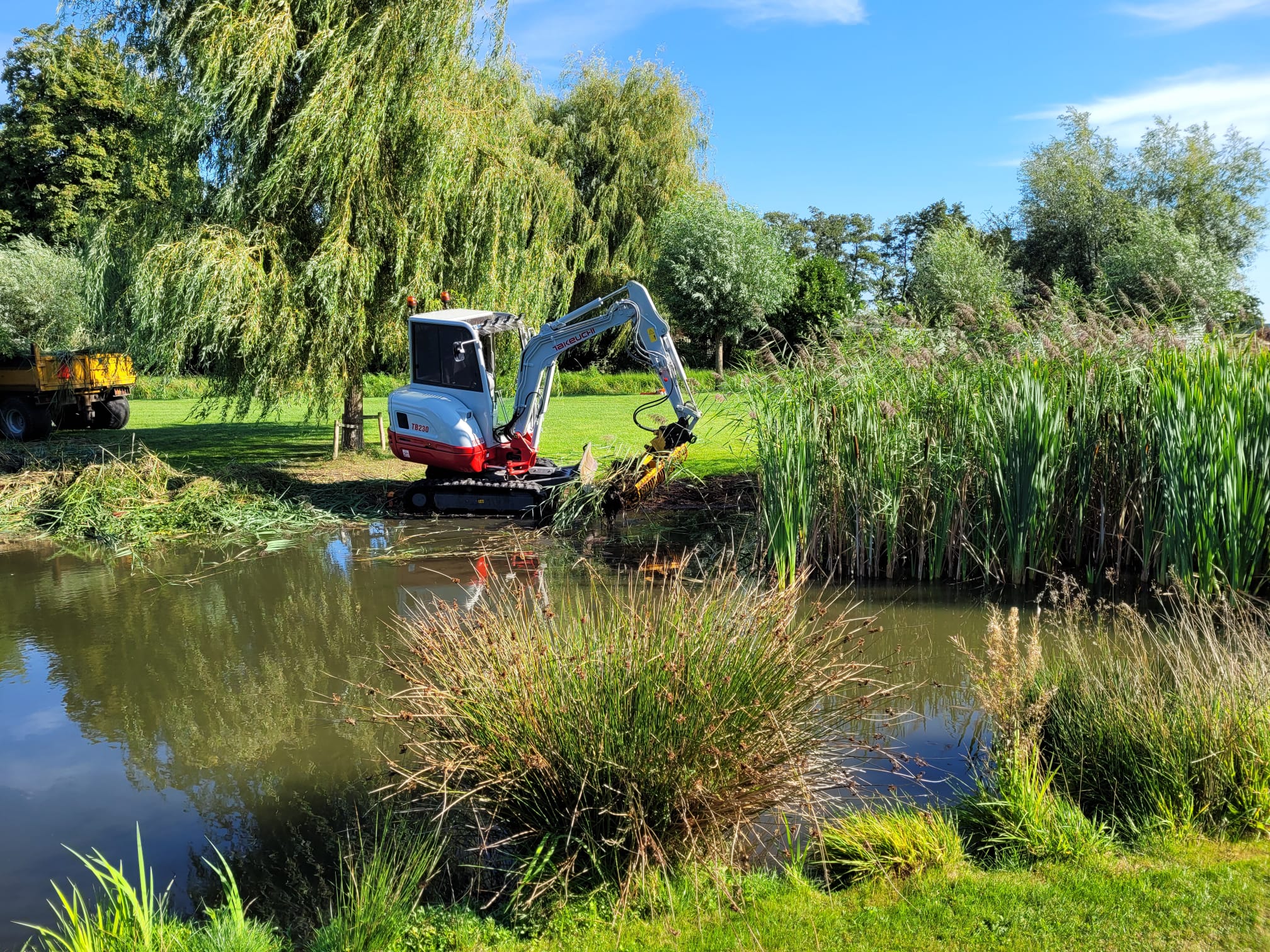 Van Der Pluym in actie — Giant en Takeuchi op locatie